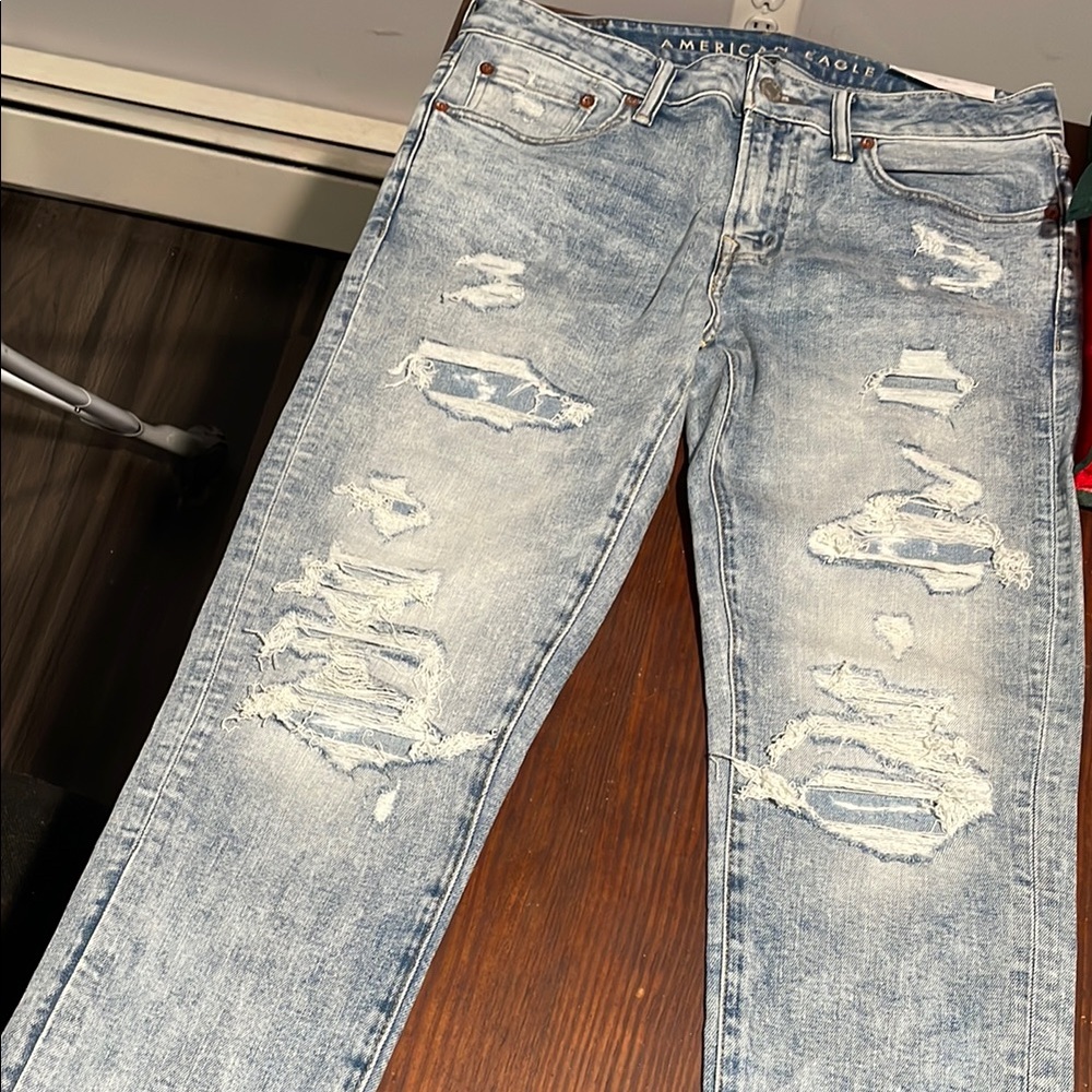 American Eagle Distressed Light Wash Jeans - Picture 3 of 6
